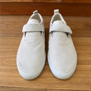 Lakai Shoes Riley 2 VS - White Suede (Men’s size 9)